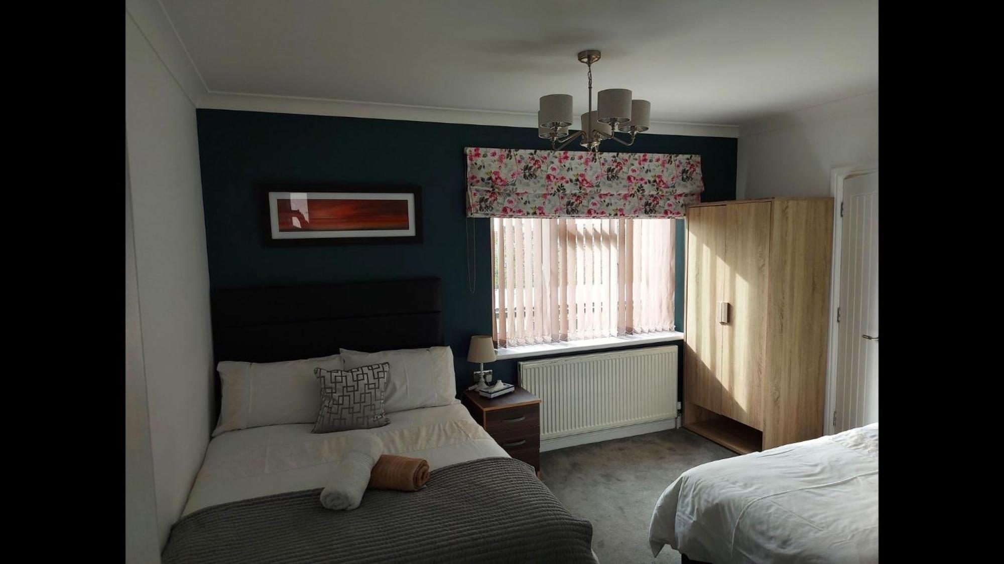 Room In Guest Room - Family Room With Private Bathroom إدجوير المظهر الخارجي الصورة
