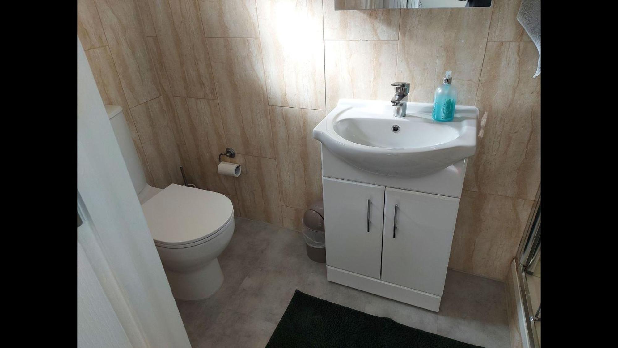 Room In Guest Room - Family Room With Private Bathroom إدجوير المظهر الخارجي الصورة