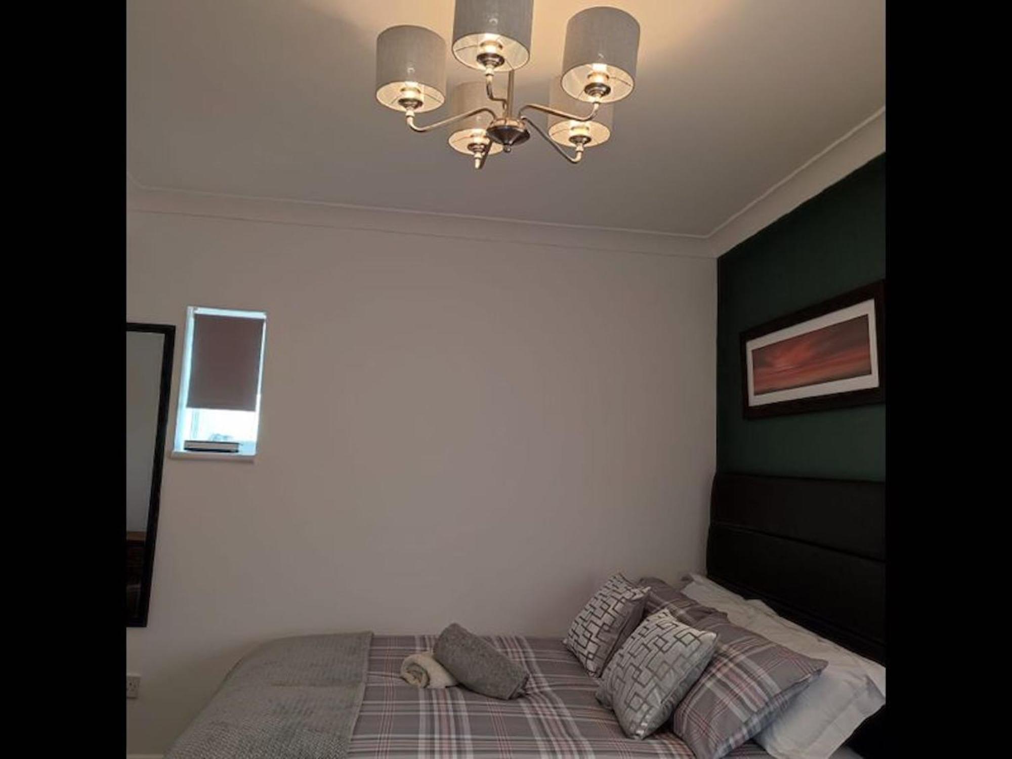 Room In Guest Room - Family Room With Private Bathroom إدجوير المظهر الخارجي الصورة