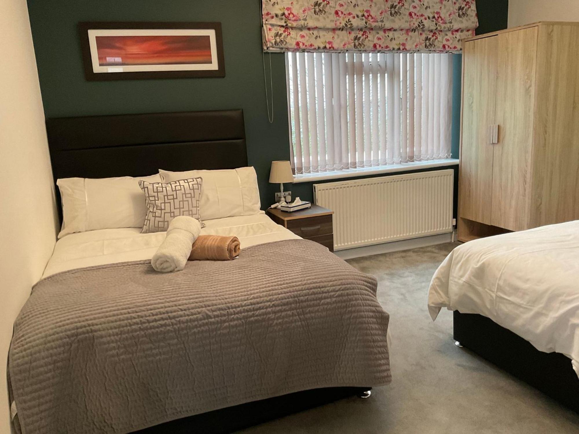 Room In Guest Room - Family Room With Private Bathroom إدجوير المظهر الخارجي الصورة